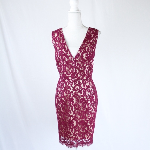 VENUS Dresses & Skirts - VENUS NWOT Lace V-Neck Bodycon Dress